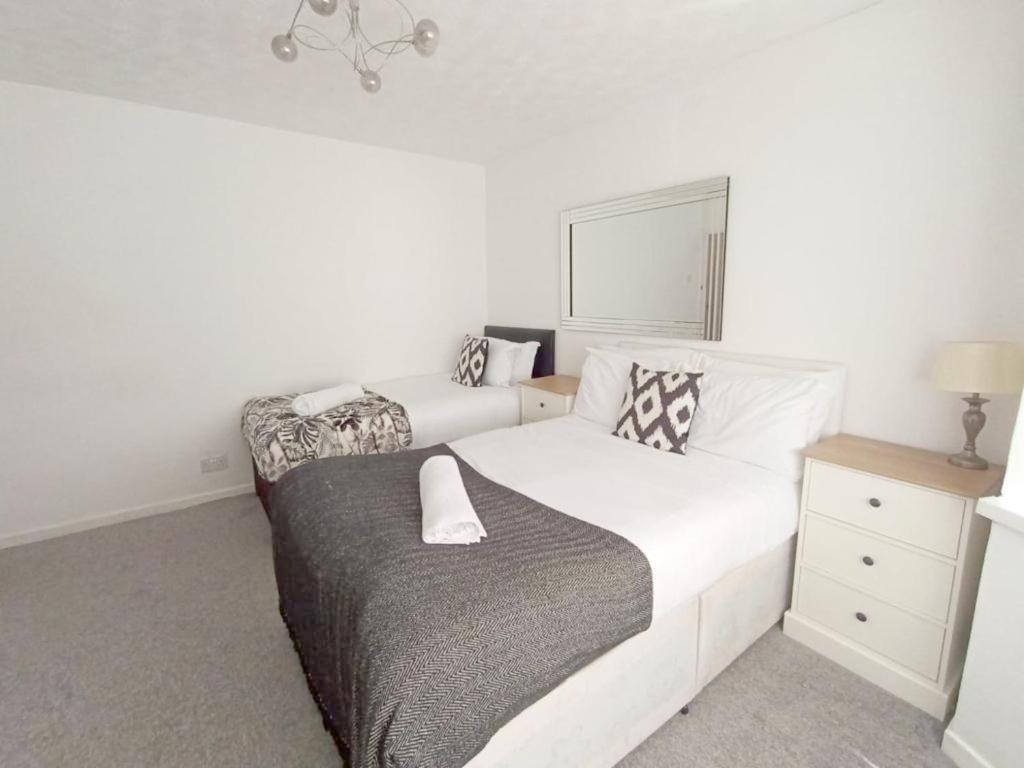 Cozy 4 Bedroom House In Smethwick With 4 Bathrooms Perfect For Contractors And Families 버밍엄 외부 사진