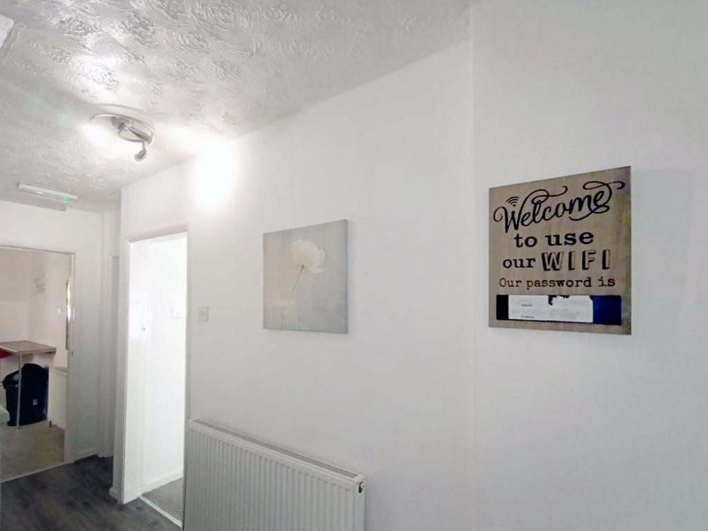 Cozy 4 Bedroom House In Smethwick With 4 Bathrooms Perfect For Contractors And Families 버밍엄 외부 사진
