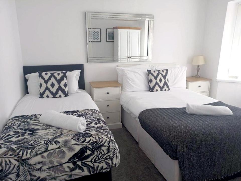 Cozy 4 Bedroom House In Smethwick With 4 Bathrooms Perfect For Contractors And Families 버밍엄 외부 사진