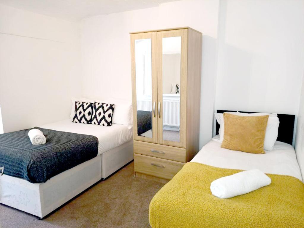 Cozy 4 Bedroom House In Smethwick With 4 Bathrooms Perfect For Contractors And Families 버밍엄 외부 사진