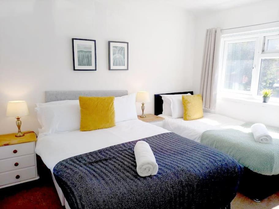 Cozy 4 Bedroom House In Smethwick With 4 Bathrooms Perfect For Contractors And Families 버밍엄 외부 사진